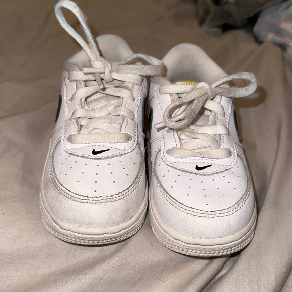 toddler girl white nike shoes